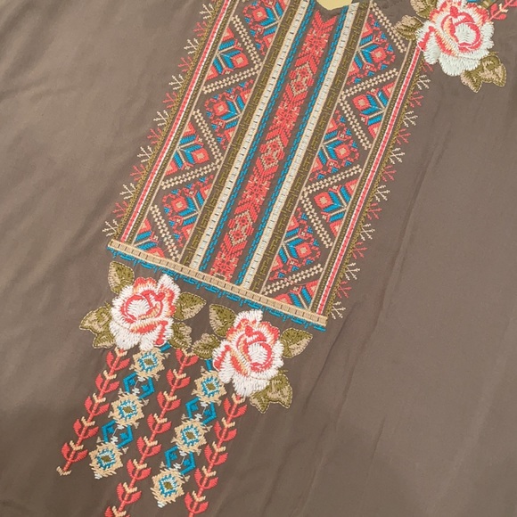 Floral Embroidered Shift Dress - Picture 3 of 7